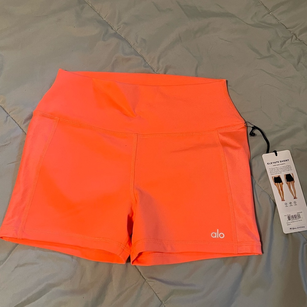 NWT Alo Yoga Elevate Shorts